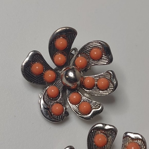 Vintage Metal Clip On Flower Earrings - Picture 5 of 10